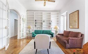 Apartamento Paseo Del Prado II En Madrid