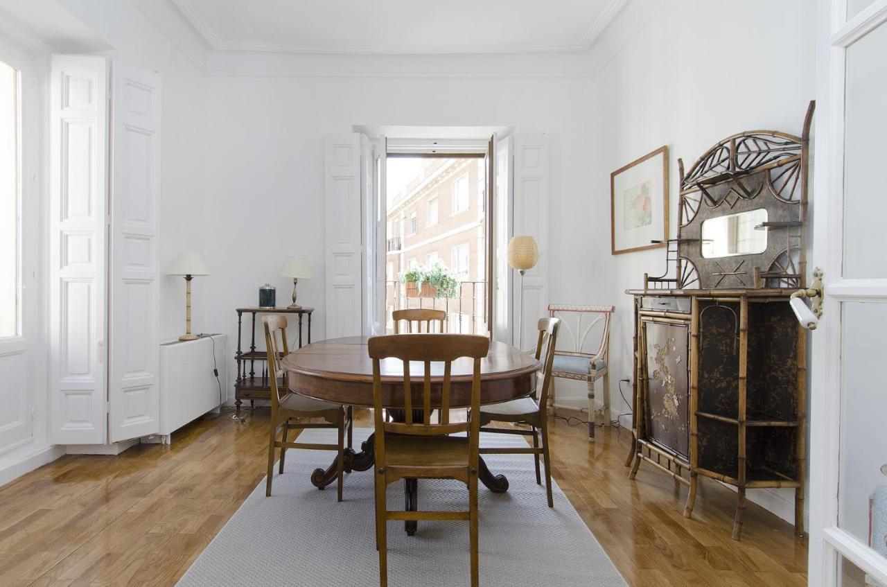 Apartamento Paseo Del Prado II En Madrid Exterior photo