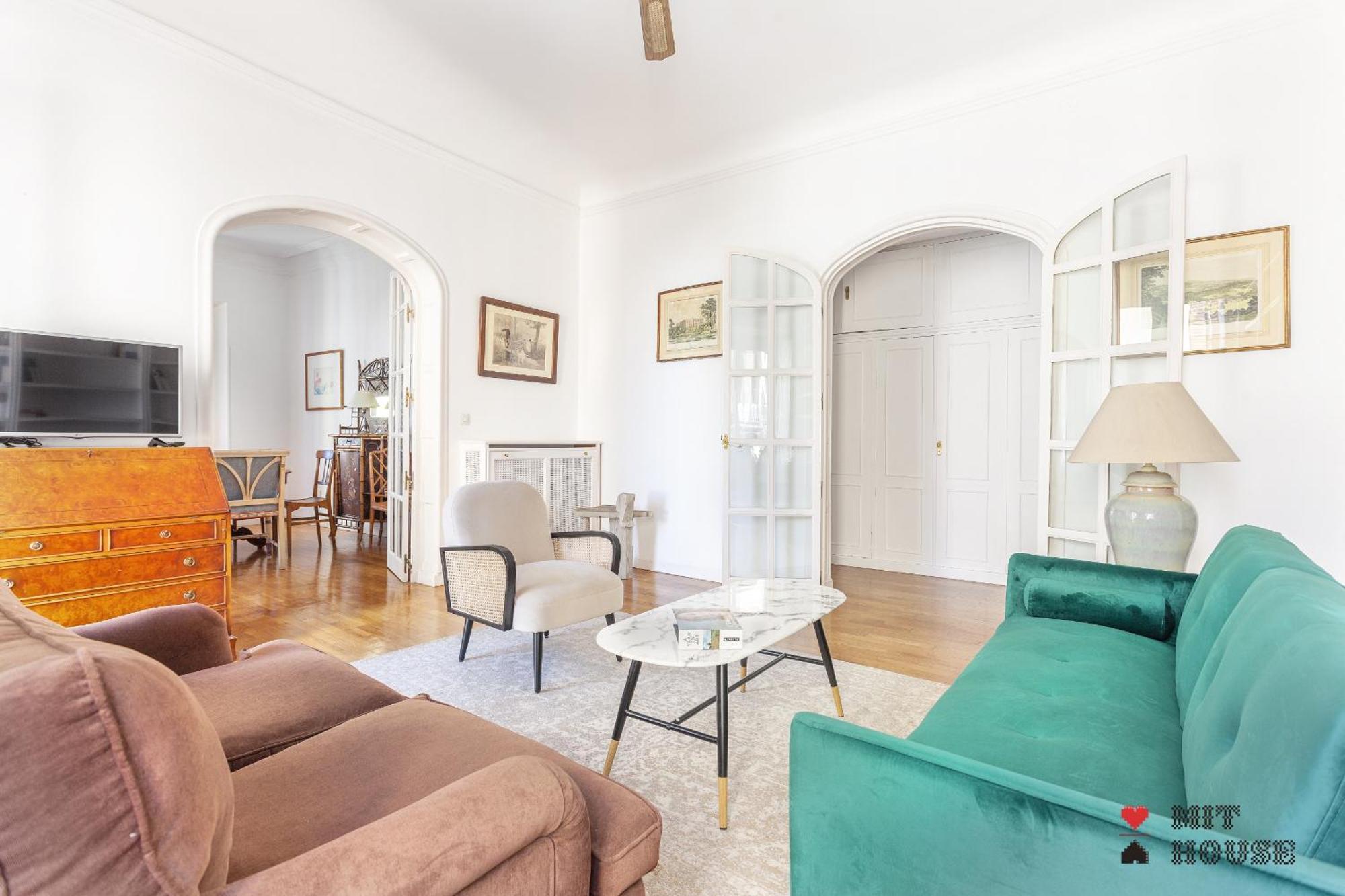 Apartamento Paseo Del Prado II En Madrid Exterior photo